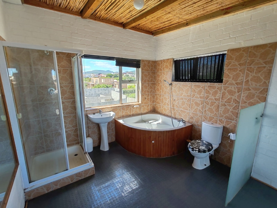 4 Bedroom Property for Sale in De Kelders Western Cape
